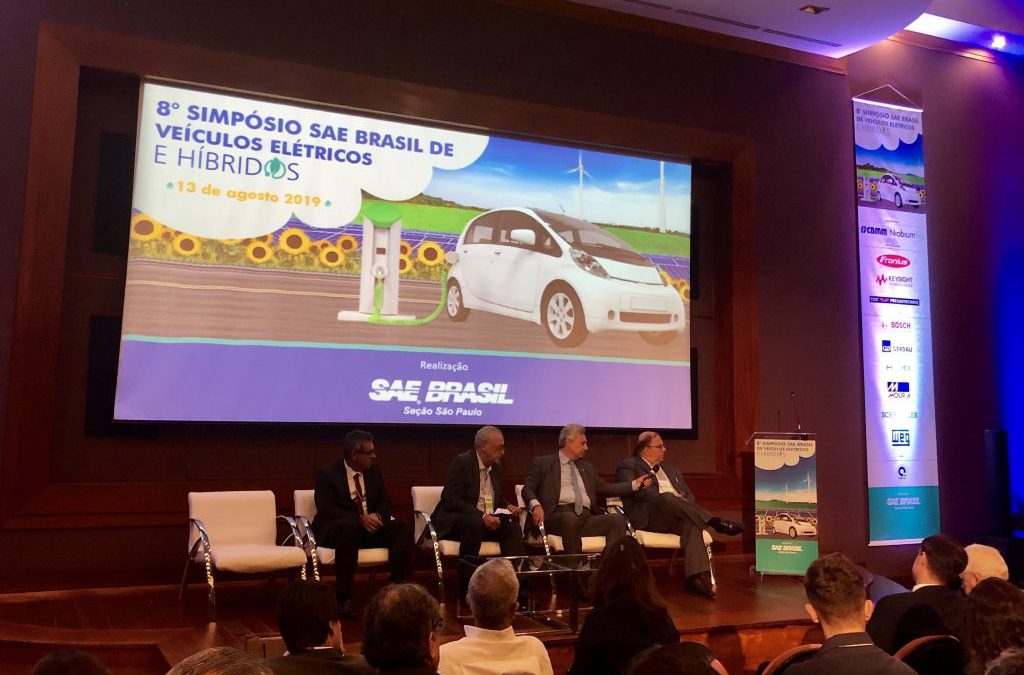 O quanto roda, onde recarregar, custo… como é o dia a dia com carros elétricos