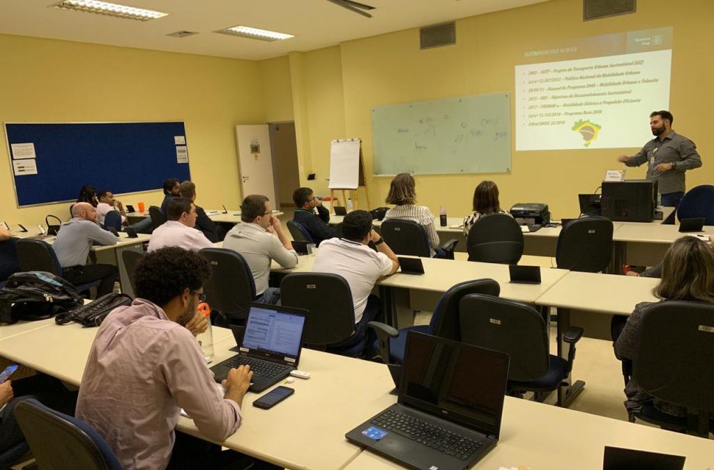 PROMOB-e realiza evento sobre mobilidade elétrica com os Correios